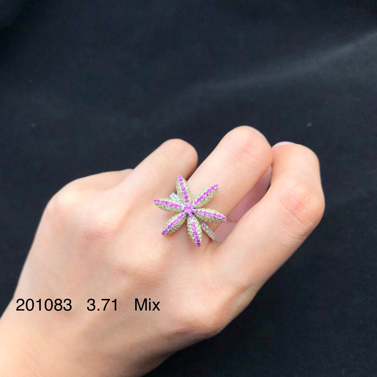 טבעת פרח 3.71 קראט ספיר ורוד וצהוב טבעי, זהב לבן 18K
