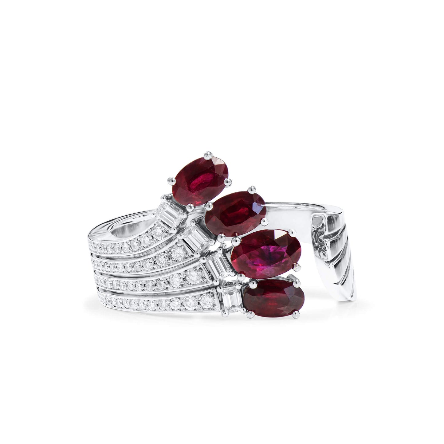 טבעת רובי טבעי, זהב לבן 18 קראט, 1.97 קראט אליפסה